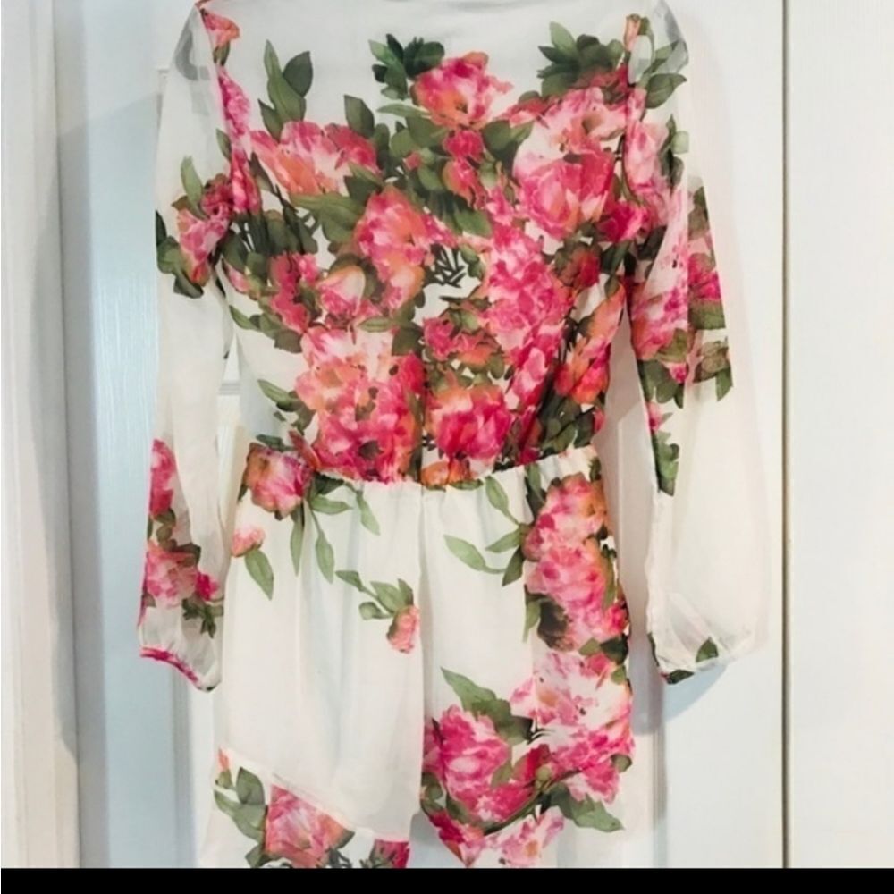 NWT Choies Floating silk Floral Romper size Large - Picture 3 of 6